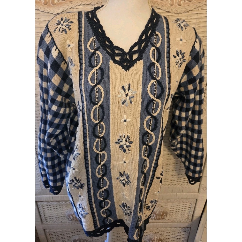 Womens Pullover Embroidered Vintage  Scalloped Blue Ivory Sz Med Timeless